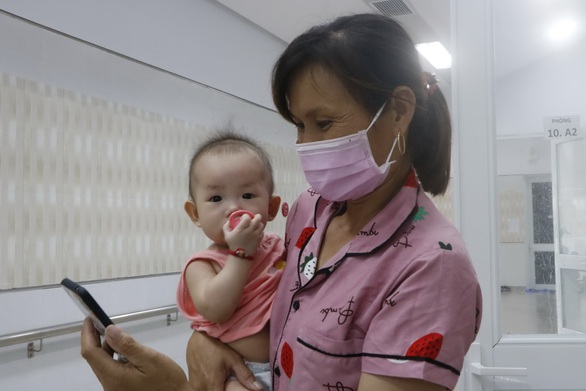 Những công dân 1 tuổi trong khu cách ly - Ảnh 1. Những công dân 1 tuổi trong khu cách ly - Ảnh 1.