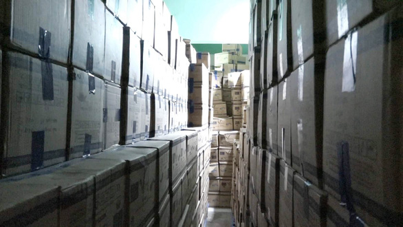 Ngôi nhà ở TP.HCM chứa hàng ngàn thùng găng tay y tế giả nhãn hiệu - Ảnh 1. Ngôi nhà ở TP.HCM chứa hàng ngàn thùng găng tay y tế giả nhãn hiệu - Ảnh 1.