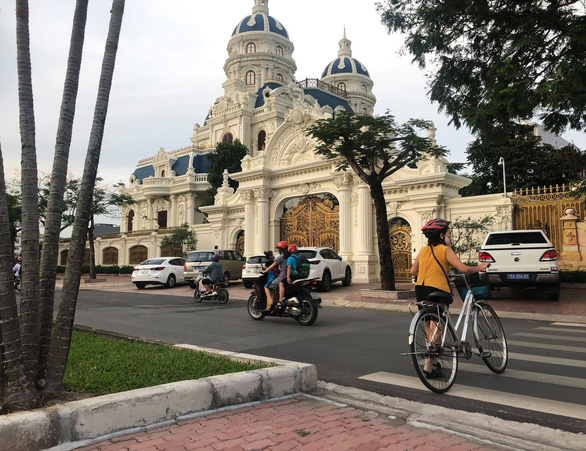 Đại gia xăng dầu Ngô Văn Phát lập nhiều công ty ma, mua bán trái phép hóa đơn - Ảnh 2. Đại gia xăng dầu Ngô Văn Phát lập nhiều công ty ma, mua bán trái phép hóa đơn - Ảnh 2.