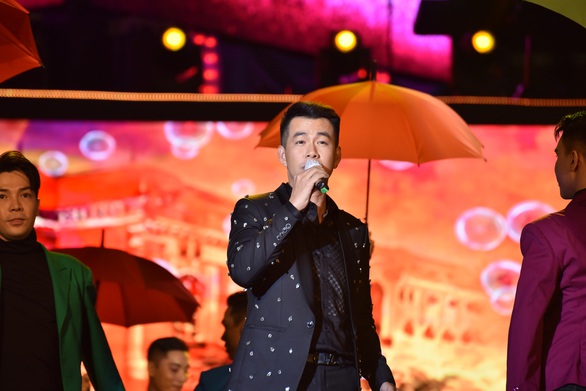 Bữa tiệc âm nhạc mừng năm mới của người dân Sài Gòn  - Ảnh 2.