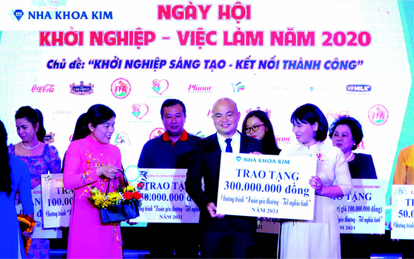 Nha khoa Kim chung tay vì cộng đồng vượt khó năm 2020 - Ảnh 1.