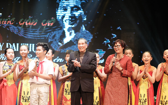 Đêm nhạc xúc động ở tuổi 91 của nhạc sĩ Phạm Tuyên - Ảnh 1.