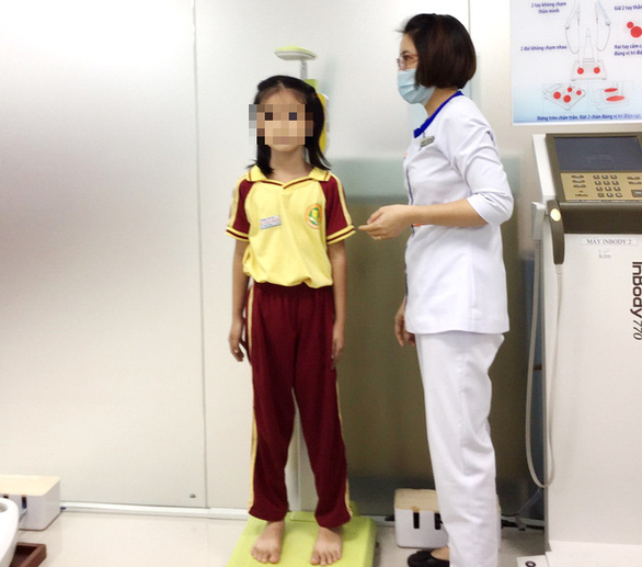 Cứ 4 trẻ Việt dưới 5 tuổi lại có 1 bé suy dinh dưỡng thấp còi - Ảnh 1.