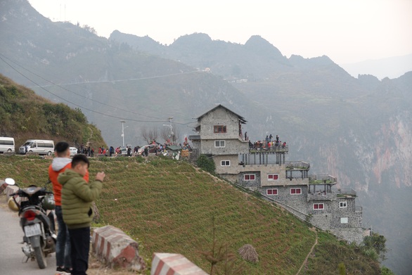 Cải tạo rồi vẫn lố, Mã Pì Lèng Panorama bị buộc dừng hoạt động để... cải tạo tiếp - Ảnh 1. Cải tạo rồi vẫn lố, Mã Pì Lèng Panorama bị buộc dừng hoạt động để... cải tạo tiếp - Ảnh 1.