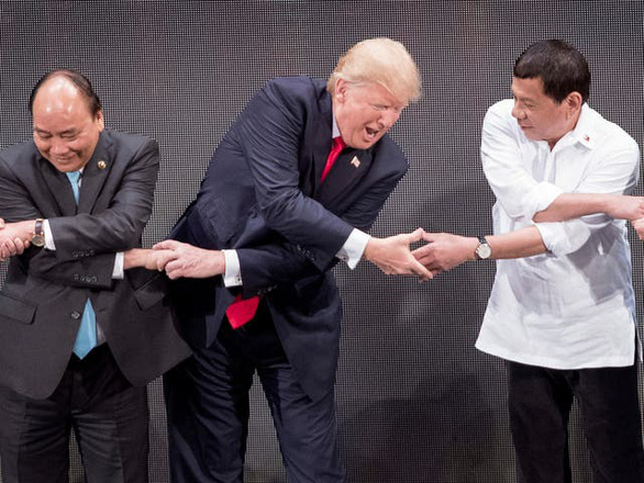 Nhìn lại nhiệm kỳ 4 năm của Tổng thống Donald Trump qua ảnh - Ảnh 4. Nhìn lại nhiệm kỳ 4 năm của Tổng thống Donald Trump qua ảnh - Ảnh 4.