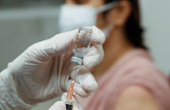 Không chờ chính phủ, bệnh viện tư Thái Lan tự đàm phán mua hàng triệu liều vắc xin - Ảnh 1.