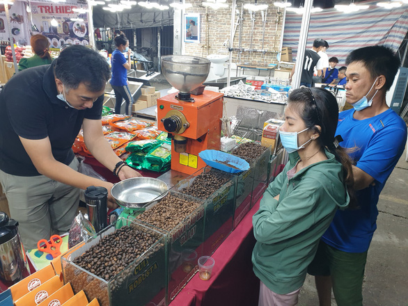 Saigon people hunt noodles in Hanoi, Binh Dinh rice, dry the west ... - Photo 7.