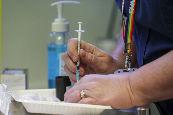 He is shocked: Allowing two COVID-19 vaccines to be administered to the same person - Photo 1.