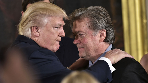 Ông Trump ân xá cho cựu chiến lược gia Steve Bannon - Ảnh 1.