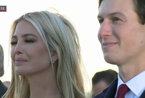 Ivanka khóc trong ngày cha mãn nhiệm - Ảnh 1.