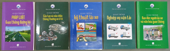 Trình độ giáo viên dạy lái xe: Lấy râu ông nọ cắm cằm bà kia?  - Ảnh 2.