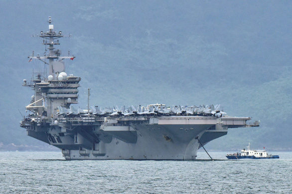 Trung Quốc nói Mỹ thị uy vì đưa tàu sân bay đến Biển Đông - Ảnh 1.