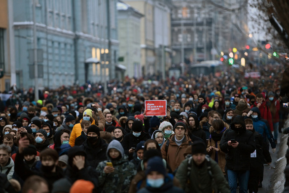 Nga phản đối Mỹ ủng hộ biểu tình đòi thả chính trị gia đối lập Navalny - Ảnh 1.