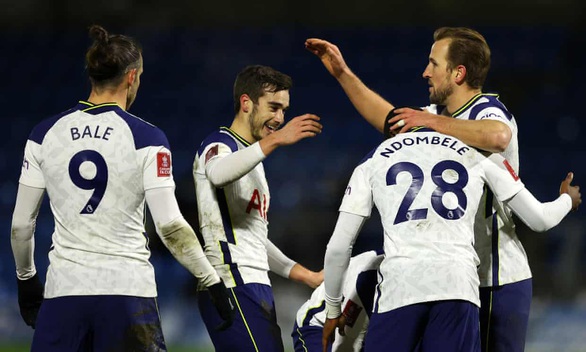 Điểm tin thể thao sáng 26-1: Barca nợ hơn tỉ đô, Gareth Bale nổ súng cho Tottenham - Ảnh 1. Điểm tin thể thao sáng 26-1: Barca nợ hơn tỉ đô, Gareth Bale nổ súng cho Tottenham - Ảnh 1.