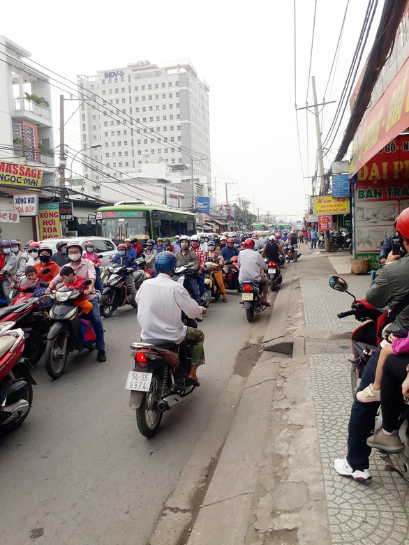 Ai cũng vội, đừng hành nhau! - Ảnh 1.