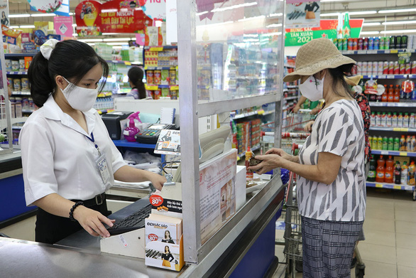 Sinh viên TP.HCM vào mùa làm thêm tết - Ảnh 2.