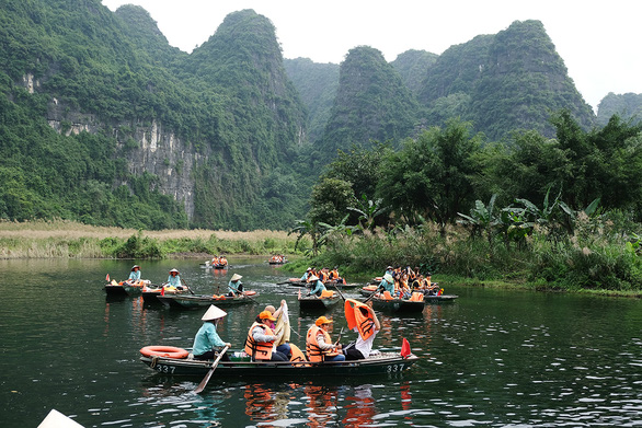 Giá vé máy bay cao, tour tết chốt sớm - Ảnh 1.