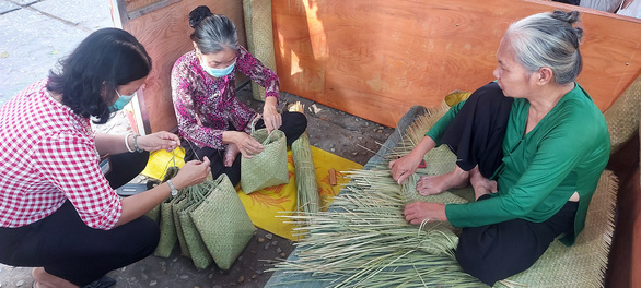 Học trò Cần Thơ đi hội chợ xuân học làm văn - Ảnh 5.