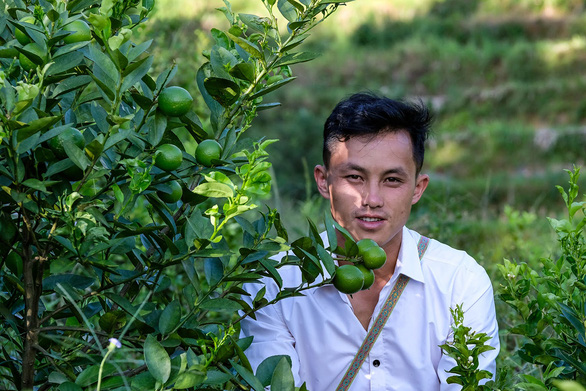 Chàng trai Mông thử nghiệm nơi bản làng đáng sống - Ảnh 1.