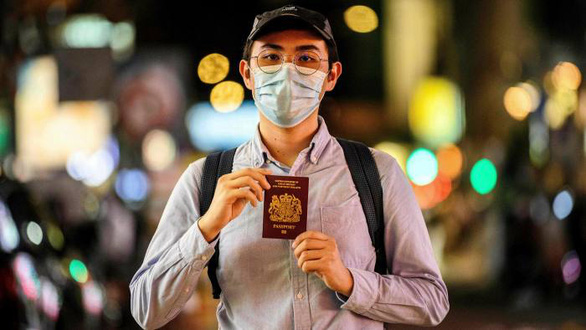 Trung Quốc không chấp nhận hộ chiếu Anh cấp cho người Hong Kong từ 31-1 - Ảnh 1.