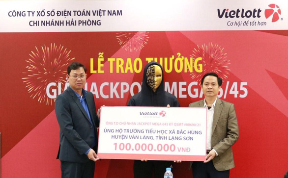 Người chơi trúng Jackpot đầu tiên tại Lạng Sơn ủng hộ thiết bị học tập cho trẻ em - Ảnh 3.