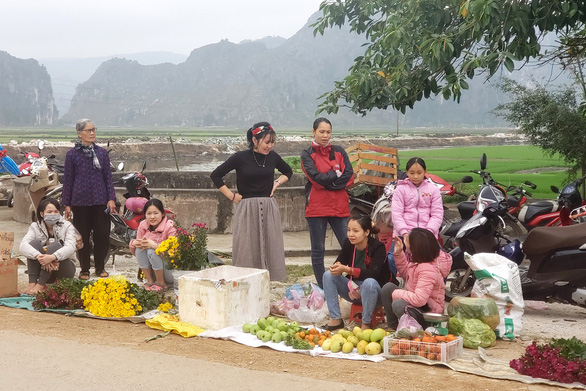 Tết xưa - Tết nay: Không có nơi nào đầy đủ bằng chợ, nhất là chợ Tết - Ảnh 2.