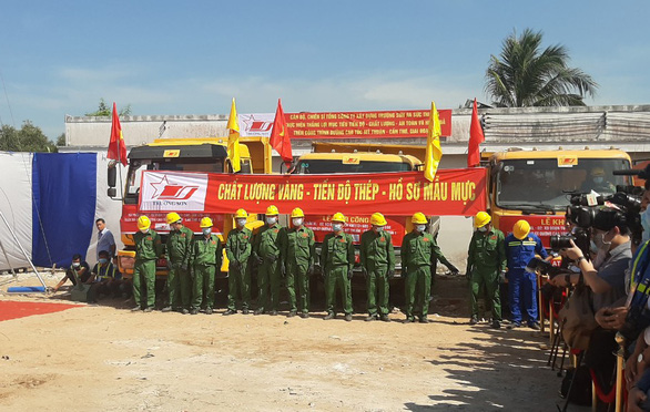 Thủ tướng yêu cầu đẩy nhanh xây cầu Mỹ Thuận 2, kịp thông tuyến cao tốc TP.HCM - Cần Thơ - Ảnh 8.
