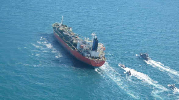 Iran bắt tàu chở hóa chất Hàn Quốc có thuyền viên Việt Nam ở vùng Vịnh - Ảnh 1.