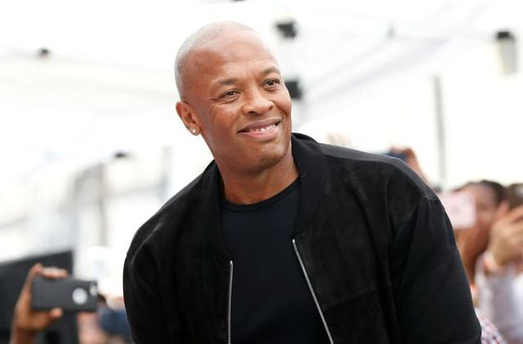 Rapper nổi tiếng Dr. Dre trấn an khán giả sau khi nhập viện vì phình động mạch não - Ảnh 1.