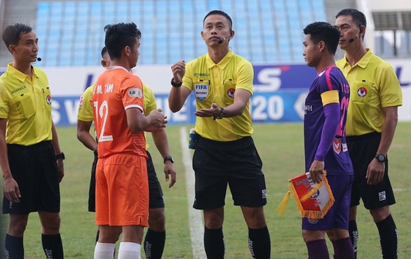 Trọng tài FIFA Ngô Duy Lân bắt chính trận tranh Siêu cúp quốc gia 2020 - Ảnh 1. Trọng tài FIFA Ngô Duy Lân bắt chính trận tranh Siêu cúp quốc gia 2020 - Ảnh 1.