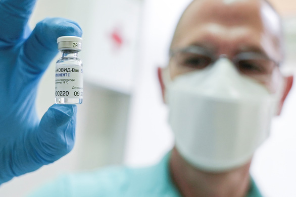 Chuyên gia Nga lo phải làm vắc xin mới chống virus corona biến thể - Ảnh 1.