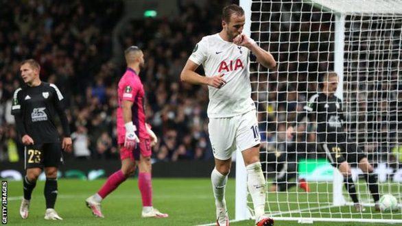 Vào sân từ ghế dự bị, Harry Kane lập hat-trick trong 20 phút giúp Tottenham thắng 5 sao - Ảnh 1.