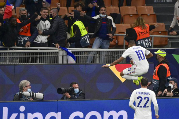 Mbappe ghi bàn thắng gây tranh cãi, Pháp vô địch UEFA Nations League - Ảnh 3.