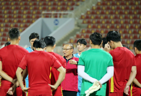Ngày 14-10, đội tuyển Việt Nam về nước mà không có ông Park - Ảnh 1.