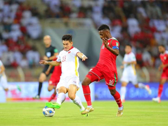 Bị thổi 2 quả 11m, Việt Nam thua Oman 1-3 ở vòng loại World Cup 2022 - Ảnh 2.