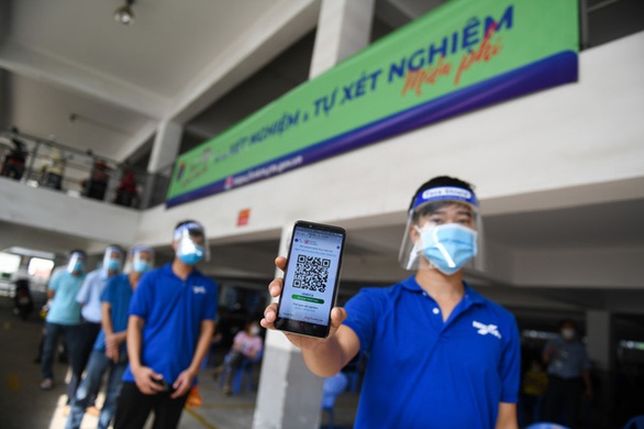 Hàng nghìn công nhân xét nghiệm COVID-19 bằng công nghệ QR Code - Ảnh 2. Hàng nghìn công nhân xét nghiệm COVID-19 bằng công nghệ QR Code - Ảnh 2.