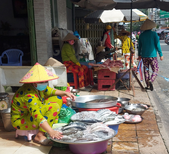 Cần Thơ: Tiểu thương mong sớm mở lại chợ truyền thống sau hơn 3 tháng đóng cửa - Ảnh 1.