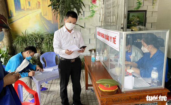 Dân gặp khó vì vào Nghệ An vẫn yêu cầu giấy xét nghiệm khi chưa tiêm đủ 2 mũi - Ảnh 2.