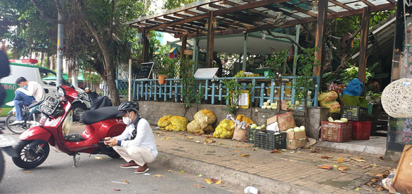 Vừa nới lỏng, giá mặt bằng tăng lại - Ảnh 1.