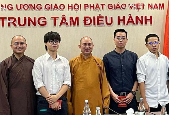 Rap Nhà Làm bị phạt 45 triệu đồng vì xúc phạm tôn giáo, mời thêm các rapper khác đến làm việc - Ảnh 1.