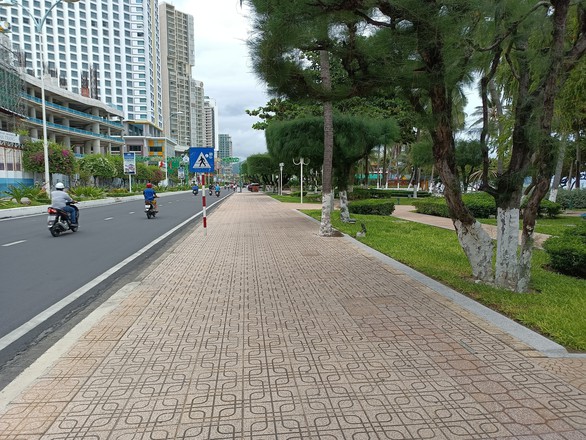 Người dân Nha Trang được tắm biển trở lại từ ngày 16-10 - Ảnh 2. Người dân Nha Trang được tắm biển trở lại từ ngày 16-10 - Ảnh 2.