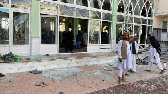 IS nhận trách nhiệm vụ đánh bom nhà thờ Hồi giáo ở Afghanistan - Ảnh 1.