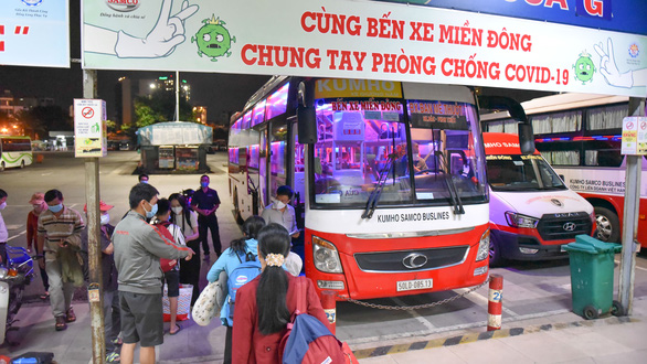 Đi xe liên tỉnh, chỉ xét nghiệm người có triệu chứng và đến từ vùng nguy cơ rất cao  - Ảnh 1.