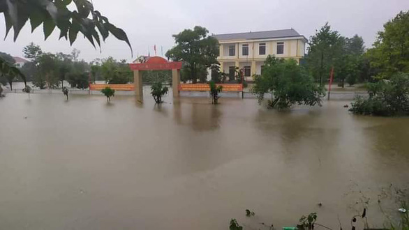 9 người chết và mất tích, hơn 80 xã, phường ở miền Trung bị ngập lụt - Ảnh 1.