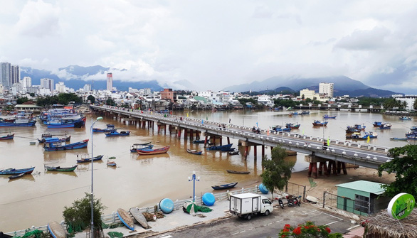 Phải phá dỡ cầu Xóm Bóng Nha Trang để xây lại cầu mới - Ảnh 1.