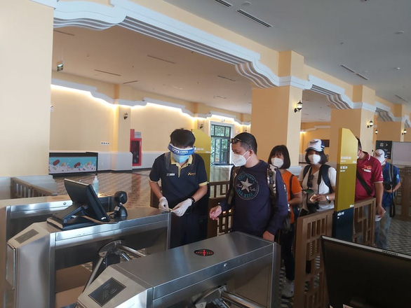 Những du khách TP.HCM đầu tiên check-in Tây Ninh sau giãn cách - Ảnh 2.