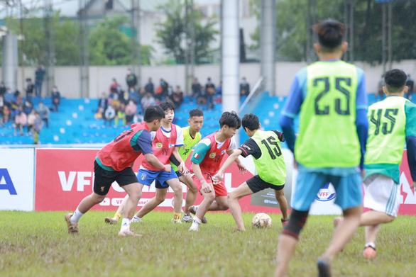 Hòa Bình FC tuyển chọn 50 thí sinh, hứa hẹn trình làng lứa cầu thủ tài năng - Ảnh 1.