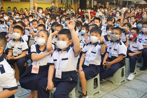 TP.HCM đề xuất chi 427 tỉ hỗ trợ học phí cho học sinh - Ảnh 1.