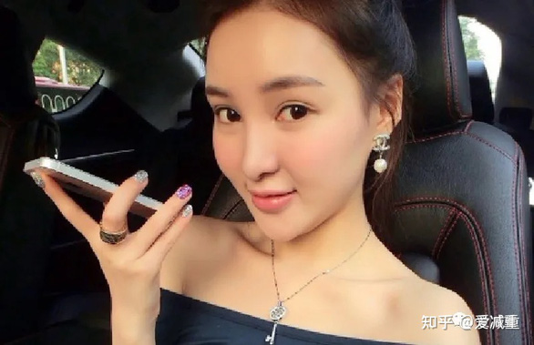 Người đẹp nổi tiếng trên mạng xã hội Trung Quốc đi tù vì bán kẹo giảm cân độc hại - Ảnh 2.