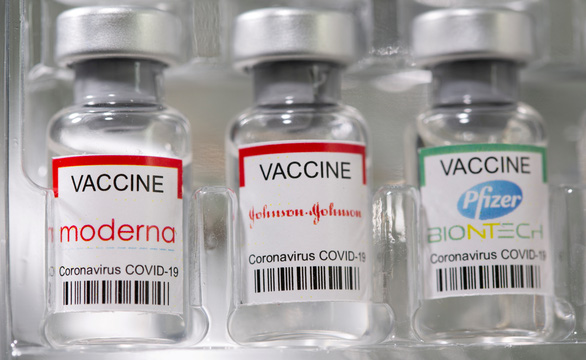 Ủy ban cố vấn FDA khuyến nghị cấp phép mũi 2 vắc xin Johnson & Johnson - Ảnh 1.